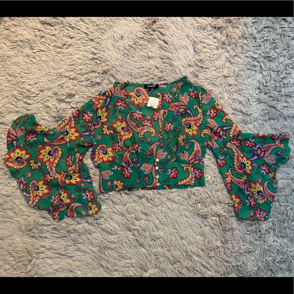 🚨SALE🚨 Bell sleeve crop top